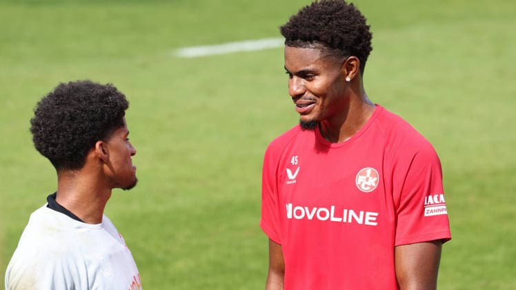08.07.2026, xrekx, Fussball 2.Bundesliga, 1.FC Kaiserslautern - Training v.l. Yannick Onohiol (1.FC Kaiserslautern) Kelven Frees (1.FC Kaiserslautern) lacht, laechelt, positiv, zufrieden, laughs, smiles, positive, satisfied (DFL DFB REGULATIONS PROHIBIT ANY USE OF PHOTOGRAPHS as IMAGE SEQUENCES and or QUASI-VIDEO) Kaiserslautern *** July 8, 2026, xrekx, Soccer 2. Bundesliga, 1. FC Kaiserslautern Training v l Yannick Onohiol 1. FC Kaiserslautern Kelven Frees 1. FC Kaiserslautern laughing, smiling, positive, satisfied, laughs, smiles, positive, satisfied DFL DFB REGULATIONS PROHIBIT ANY USE OF PHOTOGRAPHS as IMAGE SEQUENCES and or QUASI-VIDEO Kaiserslautern