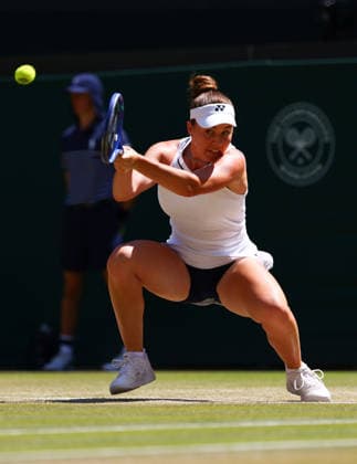 Wimbledon Championships 2026, Saturday Practice, AELTC Wimbledon, London, UK - 08 07 2026 Linda Noskova (CZE) in action during her Quarter Final match against Elise Mertens (BEL) in the 2026 Wimbledon Championships at the AELTC London London AELTC Wimbledon London GBR, UK NEWSPAPERS OUT Copyright: xMarkxGreenwoodx
