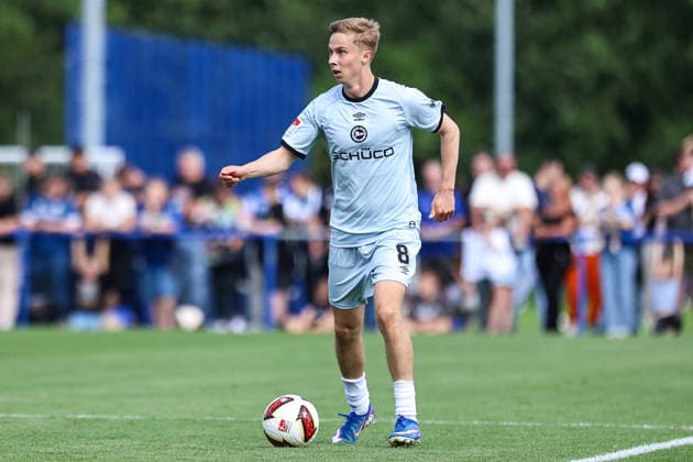 2026.07.08, xkwix, Fußball, Testspiel, DSC Arminia Bielefeld - FC Gütersloh, Trainingsgelände des DSC Arminia Bielefeld, Saison 2026 2027: Sam Schreck (Arminia Bielefeld 8) DFB regulations prohibit any use of photographs as image sequences and or quasi-video. Photo: xKamilxWilkowskixPressefotoKochx Nordrhein-Westfalen Deutschland *** July 8, 2026, xkwix, soccer, friendly match, DSC Arminia Bielefeld vs. FC Gütersloh, DSC Arminia Bielefeld training facility, 2026–2027 season, Sam Schreck, Arminia Bielefeld 8. DFB regulations prohibit any use of photographs as image sequences and or quasi-video. Photo: xKamilxWilkowskixPressefotoKochx, North Rhine-Westphalia, Germany