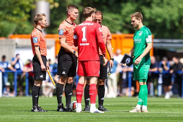 2026.07.08, xkwix, Fußball, Testspiel, DSC Arminia Bielefeld - FC Gütersloh, Trainingsgelände des DSC Arminia Bielefeld, Saison 2026 2027: Jonas Kersken (Arminia Bielefeld 1) und Jan Lukas Liehr (FC Gütersloh 11) DFB regulations prohibit any use of photographs as image sequences and or quasi-video. Photo: xKamilxWilkowskixPressefotoKochx Nordrhein-Westfalen Deutschland *** July 8, 2026, xkwix, soccer, friendly match, DSC Arminia Bielefeld vs. FC Gütersloh, DSC Arminia Bielefeld training facility, 2026–2027 season: Jonas Kersken (Arminia Bielefeld 1) and Jan Lukas Liehr (FC Gütersloh 11). DFB regulations prohibit any use of photographs as image sequences and or quasi-video. Photo: xKamilxWilkowskixPressefotoKochx, North Rhine-Westphalia, Germany