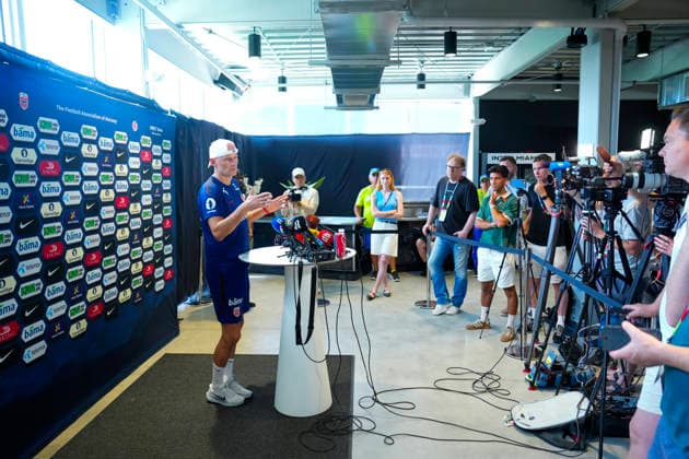 Fotball-VM 2026 Fort Lauderdale, Florida , USA 20260708. Norges landslagssjef Stale Solbakken under et pressetreff med Norges herrelandslag i fotball pa Inter Miami CF Stadium. Foto: Fredrik Varfjell NTB Fort Lauderdale, Florida USA EDITORIAL USE ONLY. RESTRICTED USE FOR BETTING COMPANIES Ref:_SPOAt-BI78JQJo.jpg *** 2026 FIFA World Cup, Fort Lauderdale, Florida, USA 20260708 Norway’s national team coach Stale Solbakken during a press conference with Norway’s men’s national soccer team at Inter Miami CF Stadium. Photo: Fredrik Varfjell, NTB. Fort Lauderdale, Florida, USA. EDITORIAL USE ONLY. RESTRICTED USE FOR BETTING COMPANIES.  Copyright: xFredrikxVarfjellx xNTBx