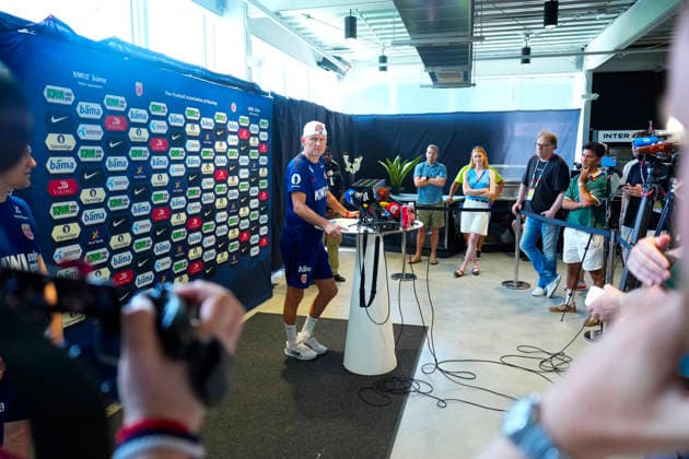 Fotball-VM 2026 Fort Lauderdale, Florida , USA 20260708. Norges landslagssjef Stale Solbakken under et pressetreff med Norges herrelandslag i fotball pa Inter Miami CF Stadium. Foto: Fredrik Varfjell NTB Fort Lauderdale, Florida USA EDITORIAL USE ONLY. RESTRICTED USE FOR BETTING COMPANIES Ref:_SPO_MBhMPNcd_0.jpg *** 2026 FIFA World Cup, Fort Lauderdale, Florida, USA 20260708 Norway’s national team coach Stale Solbakken during a press conference with Norway’s men’s national soccer team at Inter Miami CF Stadium. Photo: Fredrik Varfjell, NTB. Fort Lauderdale, Florida, USA. EDITORIAL USE ONLY. RESTRICTED USE FOR BETTING COMPANIES.  Copyright: xFredrikxVarfjellx xNTBx