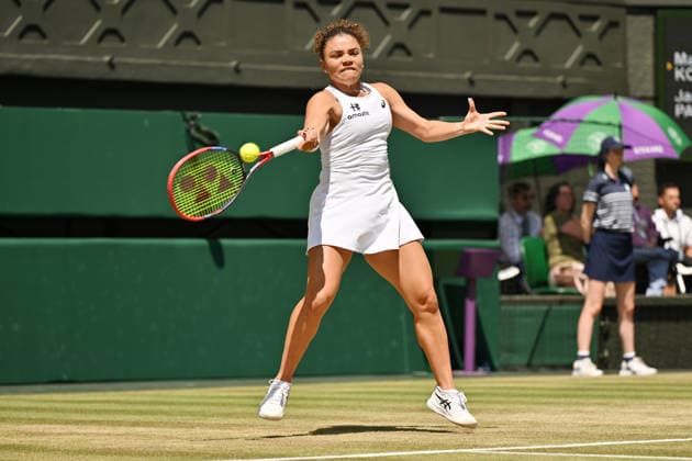 Wimbledon Tennis Championships 2026 - Day 10 LONDON, UNITED KINGDOM - JULY 08: Italy’s Jasmine Paolini plays against Marta Kostyuk during their ladies’ singles quarterfinal match on day ten of the 2026 Wimbledon Tennis Championships at the All England Lawn Tennis and Croquet Club in London, United Kingdom, on July 8, 2026. Ray Tang Anadolu London United Kingdom. Editorial use only. Please get in touch for any other usage.  Copyright: x2026xAnadoluxRayxTangx
