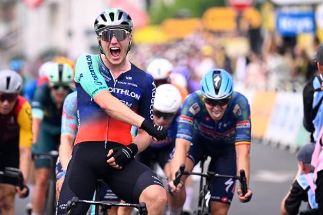 Tour de France 2026 Stage 5 PAU, FRANCE - JULY 08 : Kooij Olav (NED) of Decathlon CMA CGM Team wins, third place for Merlier Tim (BEL) of Soudal Quick-Step during stage 5 of the 113rd edition of Tour de France an UCI World Tour 2.UWT cycling road race stage for Men Elite of 158 km with start in Lannemezan and finish in Pau on July 8, 2026 in Pau, France, 08 07 2026 Pau France  Copyright: xTomasxSiskx