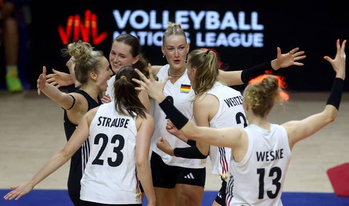 08.07.2026 Belgrade(Serbia) Czechia Czech Republic-Germany Nations League women s volleyball Annie Cesar(L),Leana Grozer(2L),Lina Alsmeier(C) Germany :