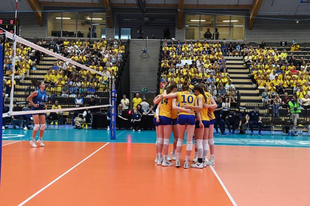 ÖREBRO, SVERIGE 20260708 Sverige samlas under onsdagens finalmatch 1:2 i European League i volleyboll mellan Sverige och Slovenien i Örebro. ÖREBRO SVERIGE x62610x *** ÖREBRO, SWEDEN 20260708 Sweden comes together for Wednesday s European Volleyball League Final Match 1 2 between Sweden and Slovenia in Örebro ÖREBRO SWEDEN x62610x  Copyright: xAnnaxHallams TTx VOLLEYBOLL EUROPEAN LEAGUE FINAL DAM