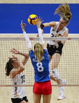 WomenÕs Volleyball Nations League - Belgrade 2026 Germany s Camilla Weitzel spikes the ball against Czech Republic s Ela Koulisiani during the WomenÕs Volleyball Nations League Pool 7 match between France v Netherlands at Belgrade Arena on July 08, 2026 in Belgrade, Serbia. Belgrade Serbia Copyright: xSrdjanxStevanovicx x