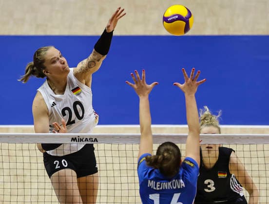 WomenÕs Volleyball Nations League - Belgrade 2026 Germany s Lena Kindermann spikes the ball against Czech Republic s Michaela Mlejnkova during the WomenÕs Volleyball Nations League Pool 7 match between France v Netherlands at Belgrade Arena on July 08, 2026 in Belgrade, Serbia. Belgrade Serbia Copyright: xSrdjanxStevanovicx x