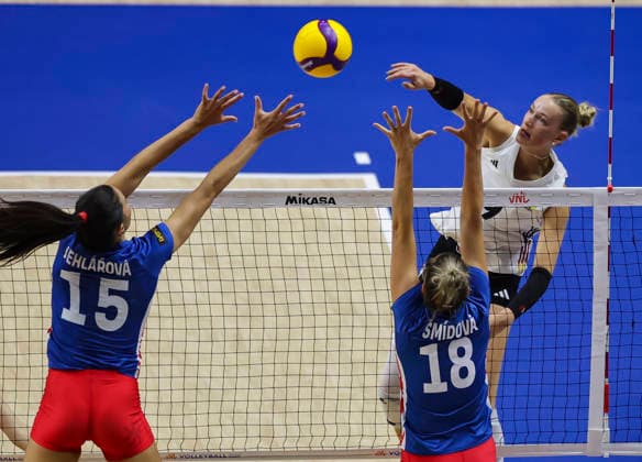 WomenÕs Volleyball Nations League - Belgrade 2026 Germany s Lina Alsmeier spikes the ball against Czech Republic s Magdalena Jehlarova and Czech Republic s Pavla Smidova during the WomenÕs Volleyball Nations League Pool 7 match between France v Netherlands at Belgrade Arena on July 08, 2026 in Belgrade, Serbia. Belgrade Serbia Copyright: xSrdjanxStevanovicx x