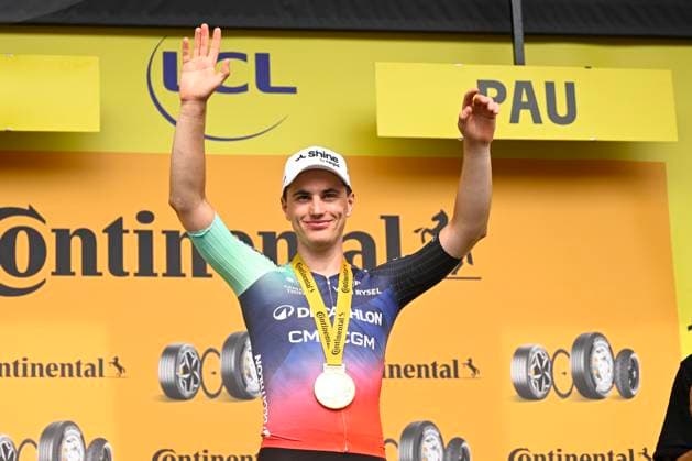 Tour de France 2026 Stage 5 PAU, FRANCE - JULY 08 : Kooij Olav (NED) of Decathlon CMA CGM Team pictured during the podium ceremony of stage 5 of the 113rd edition of Tour de France an UCI World Tour 2.UWT cycling road race stage for Men Elite of 158 km with start in Lannemezan and finish in Pau on July 8, 2026 in Pau, France, 08 07 2026 Pau France  Copyright: xTomasxSiskx
