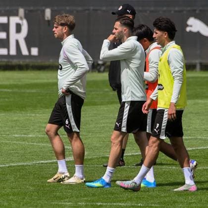 Marcus Mathisen Branimir Hrgota Haron Sabah ( Pauli ) Deutschland , Hamburg , Trainingsgelände an der Kollaustrasse , Fussball , 2. Bundesliga , FC St Pauli *** Marcus Mathisen, Branimir Hrgota, Haron Sabah, Pauli, Germany, Hamburg, Training Facility on Kollaustrasse, Soccer, 2. Bundesliga, FC St. Pauli