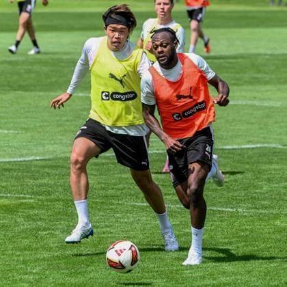 Tomoya Ando Ricky-Jade Jones ( Pauli ) Deutschland , Hamburg , Trainingsgelände an der Kollaustrasse , Fussball , 2. Bundesliga , FC St Pauli *** Tomoya Ando, Ricky Jade Jones, St. Pauli, Germany, Hamburg, Training Facility on Kollaustrasse, Soccer, 2. Bundesliga, FC St. Pauli