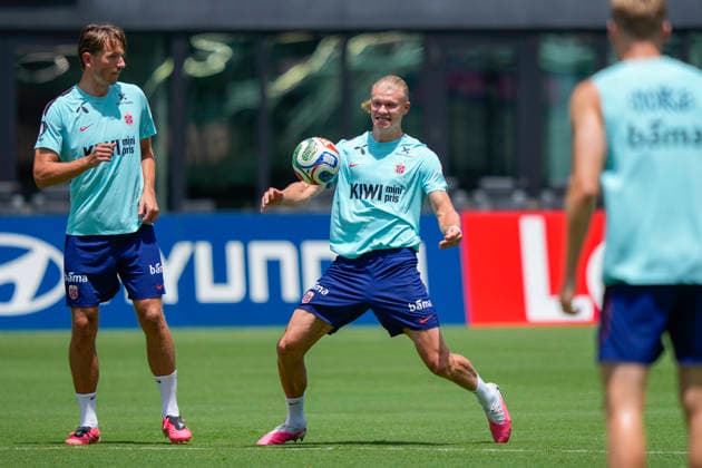 Fotball-VM 2026 Fort Lauderdale, Florida , USA 20260708. Sander Berge (t.v.) og Erling Braut Haaland pa trening med Norges herrelandslag i fotball pa Inter Miami CF Stadium. Foto: Fredrik Varfjell NTB Fort Lauderdale, Florida USA EDITORIAL USE ONLY. RESTRICTED USE FOR BETTING COMPANIES Ref:_SPOJ_yTAaJ5M2E.jpg *** 2026 FIFA World Cup, Fort Lauderdale, Florida, USA July 8, 2026: Sander Berge (left) and Erling Braut Haaland during training with Norway’s men’s national soccer team at Inter Miami CF Stadium. Photo by Fredrik Varfjell, NTB, Fort Lauderdale, Florida, USA. EDITORIAL USE ONLY. RESTRICTED USE FOR BETTING COMPANIES.  Copyright: xFredrikxVarfjellx xNTBx