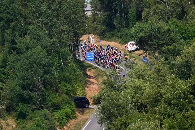 Tour de France 2026 Stage 5 PAU, FRANCE - JULY 08 : illustration picture peloton during stage 5 of the 113rd edition of Tour de France an UCI World Tour 2.UWT cycling road race stage for Men Elite of 158 km with start in Lannemezan and finish in Pau on July 8, 2026 in Pau, France, 08 07 2026 ( Motordriver Kurt Vandenborre - Pau France  Copyright: xTomasxSiskx