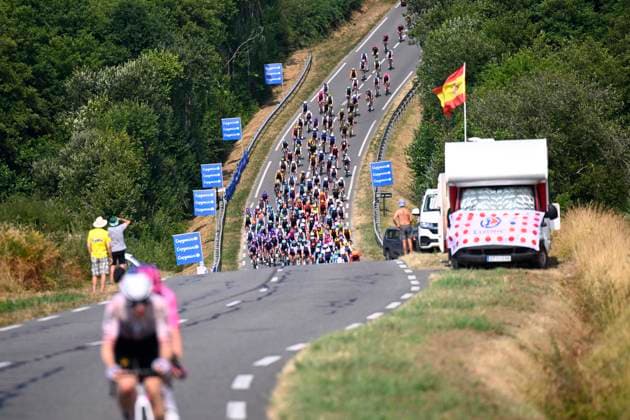 Tour de France 2026 Stage 5 PAU, FRANCE - JULY 08 : illustration picture peloton during stage 5 of the 113rd edition of Tour de France an UCI World Tour 2.UWT cycling road race stage for Men Elite of 158 km with start in Lannemezan and finish in Pau on July 8, 2026 in Pau, France, 08 07 2026 ( Motordriver Kurt Vandenborre - Pau France  Copyright: xTomasxSiskx
