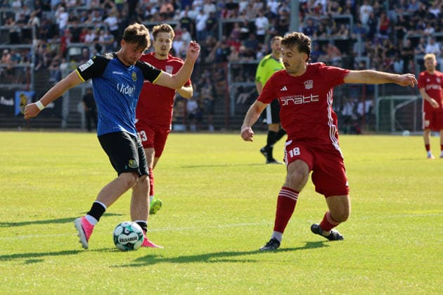 08.07.2026, Fussball, Herren, Saison 2026 2027, Testspiel, Freundschaftsspiel, SV Geislautern - 1. FC Saarbrücken, Alexander Staff (1. FC Saarbrücken), Fabian Laudwein (SV Geislautern) Völklingen Hermann-Neuberger-Stadion Saarland Deutschland (DEU) *** July 8, 2026, Soccer, Men s, 2026–2027 season, Exhibition match, Friendly match, SV Geislautern vs. 1. FC Saarbrücken, Alexander Staff (1. FC Saarbrücken), Fabian Laudwein (SV Geislautern), Hermann Neuberger Stadium, Völklingen, Saarland, Germany (DEU) Copyright: xSebastianxBachx