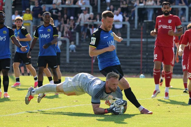 08.07.2026, Fussball, Herren, Saison 2026 2027, Testspiel, Freundschaftsspiel, SV Geislautern - 1. FC Saarbrücken, Jan Tybl (SV Geislautern), Christian Kühlwetter (1. FC Saarbrücken) Völklingen Hermann-Neuberger-Stadion Saarland Deutschland (DEU) *** July 8, 2026, Soccer, Men s, 2026–2027 season, Exhibition match, Friendly match, SV Geislautern vs. 1. FC Saarbrücken, Jan Tybl (SV Geislautern), Christian Kühlwetter (1. FC Saarbrücken), Hermann Neuberger Stadium, Völklingen, Saarland, Germany (DEU) Copyright: xSebastianxBachx