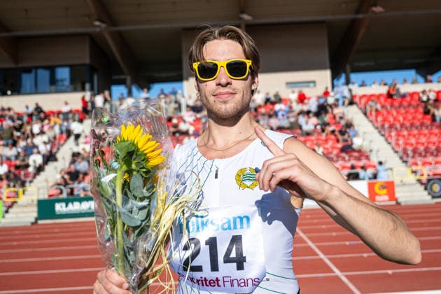 260708 Niklas Wall Hammarby IF jublar efter herrarnas längdhopp under friidrottstävlingen Folksam Grand Prix den 8 juli 2026 i Karlstad. *** July 8, 2026: Niklas Wall of Hammarby IF celebrates after the men s long jump at the Folksam Grand Prix track and field meet on July 8, 2026, in Karlstad  Copyright: FREDRIKxKARLSSON BB260708FK044