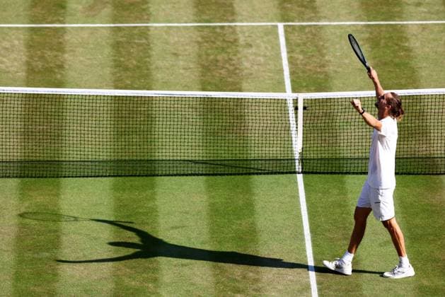 Alexander Zverev celebrates winning his quarter final match. Wimbledon Tennis Championships, Day 10, The All England Lawn Tennis and Croquet Club, London, UK - 08 Jul 2026London The All England Lawn Tennis and United Kingdom  Copyright: xJamesxMarsh Shutterstockx 16978036gj