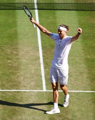Alexander Zverev celebrates winning his quarter final match. Wimbledon Tennis Championships, Day 10, The All England Lawn Tennis and Croquet Club, London, UK - 08 Jul 2026London The All England Lawn Tennis and United Kingdom  Copyright: xJamesxMarsh Shutterstockx 16978036gl