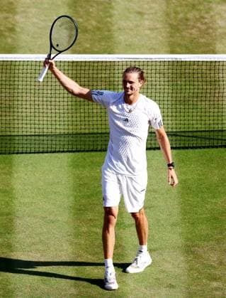 Alexander Zverev celebrates winning his quarter final match. Wimbledon Tennis Championships, Day 10, The All England Lawn Tennis and Croquet Club, London, UK - 08 Jul 2026London The All England Lawn Tennis and United Kingdom  Copyright: xJamesxMarsh Shutterstockx 16978036gh