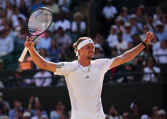 Alexander Zverev jubelt nach dem Sieg, Jubel, Freude, Emotion, Herren Einzel, Men s Singles Tennis - Wimbledon 2026 - Grand Slam ITF ATP, Tennis Herren WTA, Tennis Damen - AELTC - London - - Great Britain - 8 July 2026. *** Alexander Zverev celebrates after his victory; celebration, joy, emotion; Men s Singles; Men s Singles Tennis; Wimbledon 2026; Grand Slam; ITF; ATP; WTA; AELTC; London; Great Britain; July 8, 2026 Copyright: xJuergenxHasenkopfx