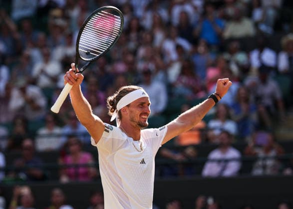 Alexander Zverev jubelt nach dem Sieg, Jubel, Freude, Emotion, Herren Einzel, Men s Singles Tennis - Wimbledon 2026 - Grand Slam ITF ATP, Tennis Herren WTA, Tennis Damen - AELTC - London - - Great Britain - 8 July 2026. *** Alexander Zverev celebrates after his victory; celebration, joy, emotion; Men s Singles; Men s Singles Tennis; Wimbledon 2026; Grand Slam; ITF; ATP; WTA; AELTC; London; Great Britain; July 8, 2026 Copyright: xJuergenxHasenkopfx
