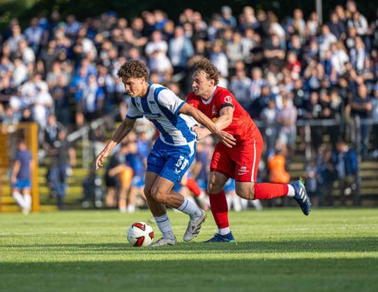 Fußball, Herren, Testspiel, Saison 2026 2027, SV Lichtenberg 47 - Hertha BSC, v. l. Soufian Gouram (Hertha BSC), Rocco Capoano (Lichtenberg 47), 08.07. 2026, *** Soccer, Men s, Friendly Match, 2026–2027 Season, SV Lichtenberg 47 vs. Hertha BSC, from left: Soufian Gouram (Hertha BSC), Rocco Capoano (Lichtenberg 47), July 8, 2026, Copyright: xSebastianxRäppold MatthiasxKochx
