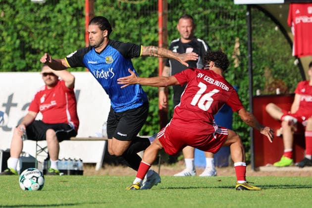 08.07.2026, Fussball, Herren, Saison 2026 2027, Testspiel, Freundschaftsspiel, SV Geislautern - 1. FC Saarbrücken, Dominic Baumann (1. FC Saarbrücken), Mohammed Damen (SV Geislautern) Völklingen Hermann-Neuberger-Stadion Saarland Deutschland (DEU) *** July 8, 2026, Soccer, Men s, 2026–2027 season, Exhibition match, Friendly match, SV Geislautern vs. 1. FC Saarbrücken, Dominic Baumann (1. FC Saarbrücken), Mohammed Damen (SV Geislautern), Hermann Neuberger Stadium, Völklingen, Saarland, Germany (DEU) Copyright: xSebastianxBachx