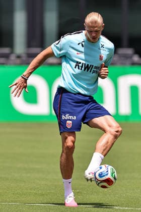 FT LAUDERDALE, FL - JULY 08: Erling Haaland 9 of Norway attends a training session in preparation for a FIFA World Cup, WM, Weltmeisterschaft, Fussball 26 Quarter-Final game between Norway and England on July 8, 2026 at at the Inter Miami CF Stadium, Fort Lauderdale, Florida.(Photo by Chris Arjoon) SOCCER: JUL 08 FIFA World Cup 26 - Norway Training EDITORIAL USE ONLY Icon26070800000015