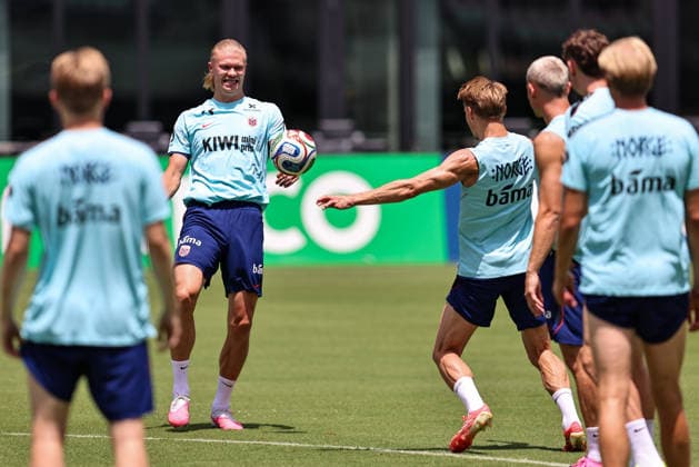 FT LAUDERDALE, FL - JULY 08: Erling Haaland 9 and Martin Odegaard 10 of Norway attend a training session in preparation for a FIFA World Cup, WM, Weltmeisterschaft, Fussball 26 Quarter-Final game between Norway and England on July 8, 2026 at at the Inter Miami CF Stadium, Fort Lauderdale, Florida.(Photo by Chris Arjoon) SOCCER: JUL 08 FIFA World Cup 26 - Norway Training EDITORIAL USE ONLY Icon26070800000018