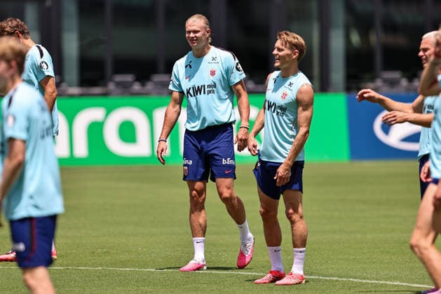 FT LAUDERDALE, FL - JULY 08: Erling Haaland 9 and Martin Odegaard 10 of Norway attend a training session in preparation for a FIFA World Cup, WM, Weltmeisterschaft, Fussball 26 Quarter-Final game between Norway and England on July 8, 2026 at at the Inter Miami CF Stadium, Fort Lauderdale, Florida.(Photo by Chris Arjoon) SOCCER: JUL 08 FIFA World Cup 26 - Norway Training EDITORIAL USE ONLY Icon26070800000019
