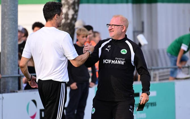 08.07.2026 - Fussball - Saison 2026 2027 - Testspiel Freundschaftsspiel Vorbereitungsspiel - SC Eltersdorf ( SCE Quecken ) - SpVgg Greuther Fürth ( Kleeblatt ) - - Sportfoto Zink - xwoxzix - regulations prohibit any use of photographs as image sequences and or quasi-video - only for editorial use - Bernd Eigner (Trainer SC Eltersdorf ) Heiko Vogel ( Trainer SpVgg Greuther Fürth ) Handschlag Handshake *** July 8, 2026 Soccer Season 2026–2027 Exhibition Match Friendly Match Preseason Match SC Eltersdorf SCE Quecken SpVgg Greuther Fürth Kleeblatt Sports Photo Zink xwoxzix Regulations prohibit any use of photographs as image sequences and or quasi-video; for editorial use only for editorial use only. Bernd Eigner, Coach of SC Eltersdorf; Heiko Vogel, Coach of SpVgg Greuther Fürth; Handshake