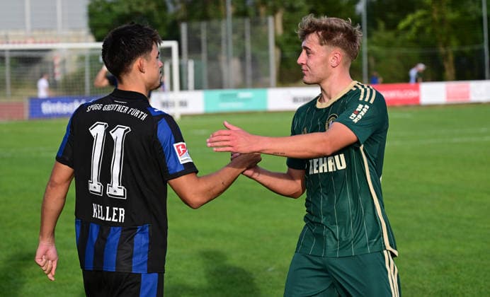 08.07.2026 - Fussball - Saison 2026 2027 - Testspiel Freundschaftsspiel Vorbereitungsspiel - SC Eltersdorf ( SCE Quecken ) - SpVgg Greuther Fürth ( Kleeblatt ) - - Sportfoto Zink - xwoxzix - regulations prohibit any use of photographs as image sequences and or quasi-video - only for editorial use - Aaron Keller (11, SpVgg Greuther Fürth ) Enrike Catalan Keck (22, SC Eltersdorf ) nach Spielende *** July 8, 2026 Soccer Season 2026–2027 Exhibition Match Friendly Match Preseason Match SC Eltersdorf SCE Quecken SpVgg Greuther Fürth Kleeblatt Sports Photo Zink xwoxzix Regulations prohibit any use of photographs as image sequences and or quasi-video; for editorial use only for editorial use only Aaron Keller 11, SpVgg Greuther Fürth Enrike Catalan Keck 22, SC Eltersdorf after the final whistle