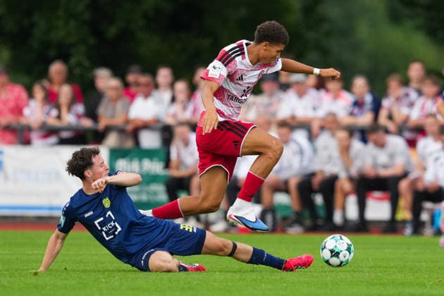 08.07.2026, xydrx, Fußball, Testspiel, SC St. Tönis - Fortuna Düsseldorf, Saison 2026 2027, YAYLA-Sportpark: Jonas Theuerzeit (SC St. Tönis, 33) im Zweikampf gegen Jordi Paulina (Fortuna Düsseldorf, 27) DFB regulations prohibit any use of photographs as image sequences and or quasi-video. *** July 8, 2026, xydrx, soccer, friendly match, SC St. Tönis vs. Fortuna Düsseldorf, 2026–2027 season, YAYLA Sportpark Jonas Theuerzeit SC St. Tönis, No. 33 in a tackle against Jordi Paulina of Fortuna Düsseldorf, No. 27. DFB regulations prohibit any use of photographs as image sequences and or quasi-video. Copyright: HMBxMedia YannisxDreimann