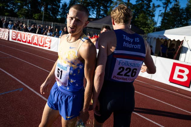 260708 Carl Bengtström Örgryte IS jublar efter vinsten i herrarnas 400 meter häck under friidrottstävlingen Folksam Grand Prix den 8 juli 2026 i Karlstad. *** July 8, 2026: Carl Bengtström of Örgryte IS celebrates after winning the men’s 400-meter hurdles at the Folksam Grand Prix track and field meet on July 8, 2026, in Karlstad  Copyright: FREDRIKxKARLSSON BB260708FK093