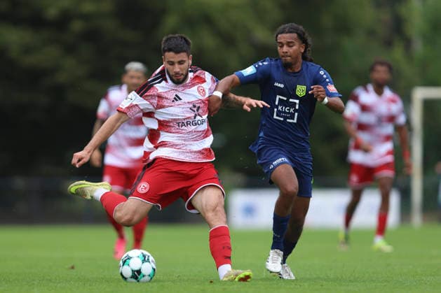 Miguel Goncalves (Fortuna Düsseldorf) und Avanesh Satheskumar (SC St. Tönis) im Zweikampf waehrend des Testspiels zwischen SC St.Tönis und Fortuna Düsseldorf, Yayla Sportpark am 08. July 2026 in Tönisvorst, Deutschland. (Foto von Oliver Kaelke DeFodi Images) +++ Miguel Goncalves (Fortuna Düsseldorf) und Avanesh Satheskumar (SC St. Tönis) battle for the ball during the friendly match between SC St.Tönis and Fortuna Düsseldorf at Yayla Sportpark on July 8, 2026 in Tönisvorst, Germany. (Photo by Oliver Kaelke DeFodi Images) (Photo by Oliver Kaelke DeFodi Images) - *** Miguel Goncalves of Fortuna Düsseldorf and Avanesh Satheskumar of SC St. Tönis battle for the ball during the friendly match between SC St. Tönis and Fortuna Düsseldorf at Yayla Sportpark on July 8, 2026, in Tönisvorst, Germany Photo by Oliver Kaelke DeFodi Images Miguel Goncalves of Fortuna Düsseldorf and Avanesh Satheskumar of SC St. Tönis battle for the ball during the friendly match between SC St. Tönis and Fortuna Düsseldorf at Yayla Sportpark on July 8, 2026 in Tönisvorst, Germany Photo by Oliver Kaelke DeFodi Images Photo by Oliver Kaelke DeFodi Images