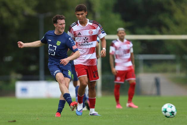 Jonas Theuerzeit (SC St. Tönis) in Aktion, am Ball, Einzelaktion waehrend des Testspiels zwischen SC St.Tönis und Fortuna Düsseldorf, Yayla Sportpark am 08. July 2026 in Tönisvorst, Deutschland. (Foto von Oliver Kaelke DeFodi Images) +++ Jonas Theuerzeit (SC St. Tönis) controls the ball during the friendly match between SC St.Tönis and Fortuna Düsseldorf at Yayla Sportpark on July 8, 2026 in Tönisvorst, Germany. (Photo by Oliver Kaelke DeFodi Images) (Photo by Oliver Kaelke DeFodi Images) - *** Jonas Theuerzeit of SC St. Tönis in action, on the ball, making a solo run during the friendly match between SC St. Tönis and Fortuna Düsseldorf, Yayla Sportpark on July 8, 2026, in Tönisvorst, Germany. Photo by Oliver Kaelke, DeFodi Images. Jonas Theuerzeit of SC St Tönis controls the ball during the friendly match between SC St Tönis and Fortuna Düsseldorf at Yayla Sportpark on July 8, 2026 in Tönisvorst, Germany Photo by Oliver Kaelke DeFodi Images Photo by Oliver Kaelke DeFodi Images