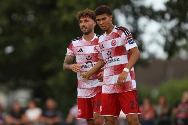 Fabian Schleusener (Fortuna Düsseldorf) Torjubel,jubelt mit seiner Mannschaft nach dem Treffer zum 0:2 waehrend des Testspiels zwischen SC St.Tönis und Fortuna Düsseldorf, Yayla Sportpark am 08. July 2026 in Tönisvorst, Deutschland. (Foto von Oliver Kaelke DeFodi Images) +++ Fabian Schleusener (Fortuna Düsseldorf) celebrates after scoring his team s second goal with teammates during the friendly match between SC St.Tönis and Fortuna Düsseldorf at Yayla Sportpark on July 8, 2026 in Tönisvorst, Germany. (Photo by Oliver Kaelke DeFodi Images) (Photo by Oliver Kaelke DeFodi Images) - *** Fabian Schleusener of Fortuna Düsseldorf celebrates the goal with his teammates after scoring the 0–2 goal during the friendly match between SC St. Tönis and Fortuna Düsseldorf, Yayla Sportpark on July 8, 2026, in Tönisvorst, Germany. Photo by Oliver Kaelke, DeFodi Images. Fabian Schleusener of Fortuna Düsseldorf celebrates with his teammates after scoring his team’s second goal during the friendly match between SC St. Tönis and Fortuna Düsseldorf at Yayla Sportpark on July 8, 2026 in Tönisvorst, Germany. Photo by Oliver Kaelke, DeFodi Images. Photo by Oliver Kaelke, DeFodi Images.