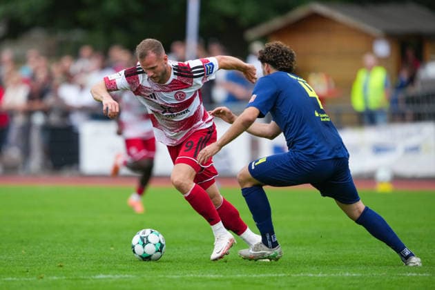 08.07.2026, xydrx, Fußball, Testspiel, SC St. Tönis - Fortuna Düsseldorf, Saison 2026 2027, YAYLA-Sportpark: Eric Hottmann (Fortuna Düsseldorf, 9) im Zweikampf gegen Memlan Darwish (SC St. Tönis, 4) DFB regulations prohibit any use of photographs as image sequences and or quasi-video. *** July 8, 2026, xydrx, soccer, exhibition match, SC St. Tönis vs. Fortuna Düsseldorf, 2026–2027 season, YAYLA Sportpark Eric Hottmann Fortuna Düsseldorf, 9 in a tackle against Memlan Darwish of SC St. Tönis, 4 DFB regulations prohibit any use of photographs as image sequences and or quasi-video Copyright: HMBxMedia YannisxDreimann