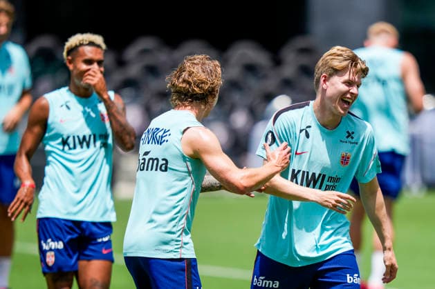 Fotball-VM 2026 Fort Lauderdale, Florida , USA 20260708. Norges Antonio Nusa, Patrick Berg og Jens Petter Hauge under en trening med Norges herrelandslag i fotball pa Inter Miami CF Stadium. Foto: Fredrik Varfjell NTB Fort Lauderdale, Florida USA EDITORIAL USE ONLY. RESTRICTED USE FOR BETTING COMPANIES Ref:_SPOVoOA0aO-uMw.jpg *** 2026 FIFA World Cup Fort Lauderdale, Florida, USA 20260708 Norway’s Antonio Nusa, Patrick Berg, and Jens Petter Hauge during a training session with Norway’s men’s national soccer team at Inter Miami CF Stadium. Photo: Fredrik Varfjell, NTB, Fort Lauderdale, Florida, USA. EDITORIAL USE ONLY. RESTRICTED USE FOR BETTING COMPANIES.  Copyright: xFredrikxVarfjellx xNTBx