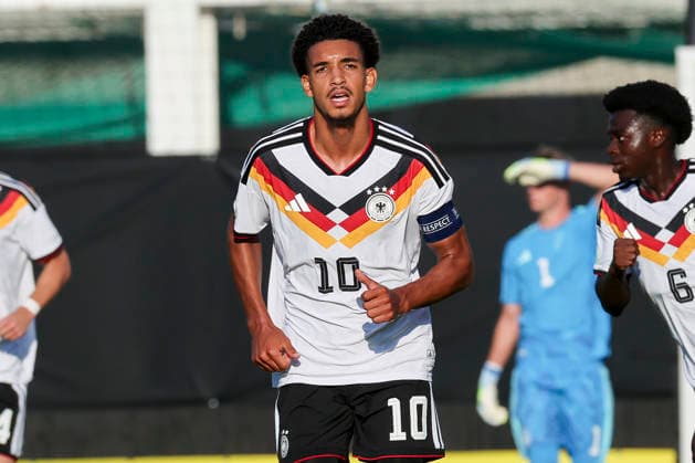 Francis Onyeka (Germany) schaut, UEFA European Under-19 Championship 2026 Semi-final, Ukraine v Germany, Racecourse Ground am 08. July 2026 in Wrexham, Vereinigtes Königreich. (Foto von Marco Steinbrenner DeFodi Images) Francis Onyeka (Germany) looks on, UEFA European Under-19 Championship 2026 Semi-final, Ukraine v Germany, Racecourse Ground, July 8, 2026 in Wrexham, United Kingdom. (Photo by Marco Steinbrenner DeFodi Images) - *** Francis Onyeka (Germany) looks on, 2026 UEFA European Under-19 Championship Semifinal, Ukraine vs. Germany, Racecourse Ground on July 8, 2026, in Wrexham, United Kingdom. Photo by Marco Steinbrenner, DeFodi Images. Francis Onyeka (Germany) looks on during the 2026 UEFA European Under-19 Championship semifinal between Ukraine and Germany at Racecourse Ground, July 8, 2026, in Wrexham, United Kingdom. Photo by Marco Steinbrenner, DeFodi Images