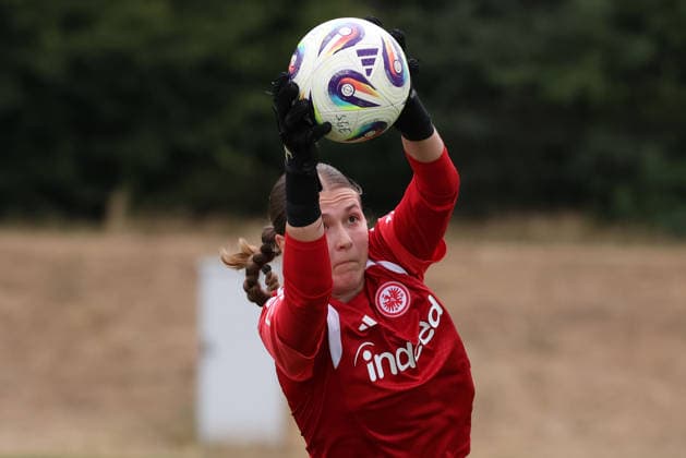 2026.07.08 xjfx Trainingsauftakt 1.Bundesliga Team Eintracht Frankfurt Frauen v.l., goalkeeper Katharina Jeppe (Eintracht Frankfurt) in aktion, in action, (DFL DFB REGULATIONS PROHIBIT ANY USE OF PHOTOGRAPHS as IMAGE SEQUENCES and or QUASI-VIDEO) *** July 8, 2026 xjfx Training Kickoff 1 Bundesliga Team Eintracht Frankfurt Women v l, goalkeeper Katharina Jeppe Eintracht Frankfurt in action, DFL and DFB regulations prohibit any use of photographs as image sequences and or quasi-video Copyright: HMBxMedia JoaquimxFerreira