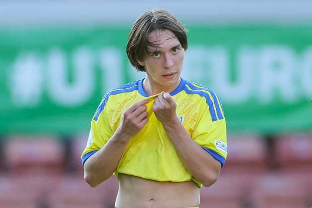Bohdan Olychenko (Ukraine) schaut enttaeuscht, UEFA European Under-19 Championship 2026 Semi-final, Ukraine v Germany, Racecourse Ground am 08. July 2026 in Wrexham, Vereinigtes Königreich. (Foto von Marco Steinbrenner DeFodi Images) Bohdan Olychenko (Ukraine) looks dejected, UEFA European Under-19 Championship 2026 Semi-final, Ukraine v Germany, Racecourse Ground, July 8, 2026 in Wrexham, United Kingdom. (Photo by Marco Steinbrenner DeFodi Images) - *** Bohdan Olychenko of Ukraine looks disappointed, 2026 UEFA European Under-19 Championship Semifinal, Ukraine vs. Germany, Racecourse Ground on July 8, 2026, in Wrexham, United Kingdom. Photo by Marco Steinbrenner, DeFodi Images. Bohdan Olychenko of Ukraine looks dejected, UEFA European Under-19 Championship 2026 Semifinal, Ukraine vs. Germany, Racecourse Ground, July 8, 2026, in Wrexham, United Kingdom. Photo by Marco Steinbrenner, DeFodi Images