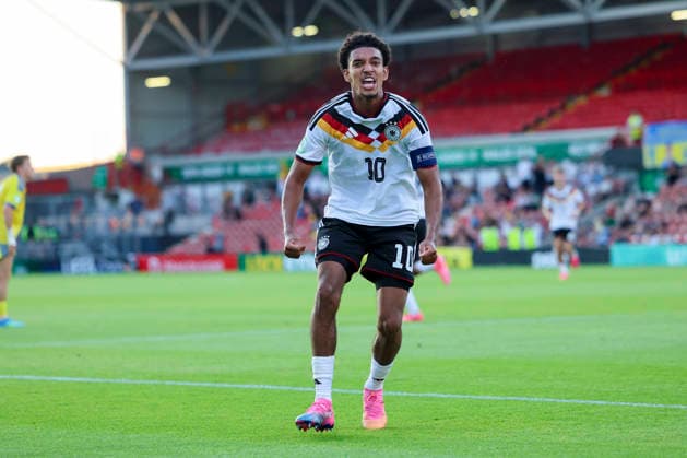 Francis Onyeka (Germany) bejubelt seinen Treffer zum 1:2, UEFA European Under-19 Championship 2026 Semi-final, Ukraine v Germany, Racecourse Ground am 08. July 2026 in Wrexham, Vereinigtes Königreich. (Foto von Marco Steinbrenner DeFodi Images) Francis Onyeka (Germany) celebrates after scoring his teams second goal, UEFA European Under-19 Championship 2026 Semi-final, Ukraine v Germany, Racecourse Ground, July 8, 2026 in Wrexham, United Kingdom. (Photo by Marco Steinbrenner DeFodi Images) - *** Francis Onyeka (Germany) celebrates his goal to make it 1–2 in the 2026 UEFA European Under-19 Championship semifinal between Ukraine and Germany, Racecourse Ground on July 8, 2026, in Wrexham, United Kingdom. Photo by Marco Steinbrenner, DeFodi Images. Francis Onyeka of Germany celebrates after scoring his team’s second goal, UEFA European Under-19 Championship 2026 Semifinal, Ukraine vs. Germany, Racecourse Ground, July 8, 2026, in Wrexham, United Kingdom. Photo by Marco Steinbrenner, DeFodi Images