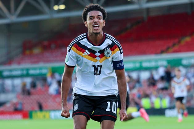 Francis Onyeka (Germany) bejubelt seinen Treffer zum 1:2, UEFA European Under-19 Championship 2026 Semi-final, Ukraine v Germany, Racecourse Ground am 08. July 2026 in Wrexham, Vereinigtes Königreich. (Foto von Marco Steinbrenner DeFodi Images) Francis Onyeka (Germany) celebrates after scoring his teams second goal, UEFA European Under-19 Championship 2026 Semi-final, Ukraine v Germany, Racecourse Ground, July 8, 2026 in Wrexham, United Kingdom. (Photo by Marco Steinbrenner DeFodi Images) - *** Francis Onyeka (Germany) celebrates his goal to make it 1–2 in the 2026 UEFA European Under-19 Championship semifinal between Ukraine and Germany, Racecourse Ground on July 8, 2026, in Wrexham, United Kingdom. Photo by Marco Steinbrenner, DeFodi Images. Francis Onyeka of Germany celebrates after scoring his team’s second goal, UEFA European Under-19 Championship 2026 Semifinal, Ukraine vs. Germany, Racecourse Ground, July 8, 2026, in Wrexham, United Kingdom. Photo by Marco Steinbrenner, DeFodi Images