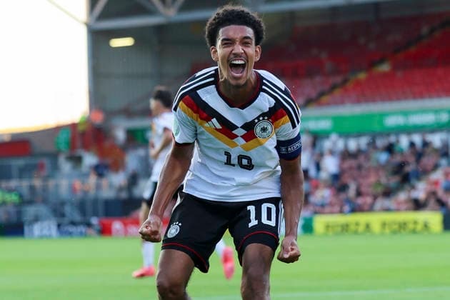 Francis Onyeka (Germany) bejubelt seinen Treffer zum 1:2, UEFA European Under-19 Championship 2026 Semi-final, Ukraine v Germany, Racecourse Ground am 08. July 2026 in Wrexham, Vereinigtes Königreich. (Foto von Marco Steinbrenner DeFodi Images) Francis Onyeka (Germany) celebrates after scoring his teams second goal, UEFA European Under-19 Championship 2026 Semi-final, Ukraine v Germany, Racecourse Ground, July 8, 2026 in Wrexham, United Kingdom. (Photo by Marco Steinbrenner DeFodi Images) - *** Francis Onyeka (Germany) celebrates his goal to make it 1–2 in the 2026 UEFA European Under-19 Championship semifinal between Ukraine and Germany, Racecourse Ground on July 8, 2026, in Wrexham, United Kingdom. Photo by Marco Steinbrenner, DeFodi Images. Francis Onyeka of Germany celebrates after scoring his team’s second goal, UEFA European Under-19 Championship 2026 Semifinal, Ukraine vs. Germany, Racecourse Ground, July 8, 2026, in Wrexham, United Kingdom. Photo by Marco Steinbrenner, DeFodi Images