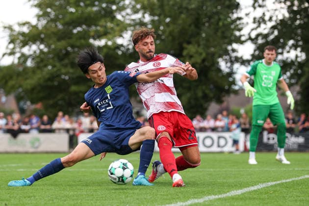Fumito Okihara (SC St. Tönis) und Fabian Schleusener (Fortuna Düsseldorf) im Zweikampf waehrend des Testspiels zwischen SC St.Tönis und Fortuna Düsseldorf, Yayla Sportpark am 08. July 2026 in Tönisvorst, Deutschland. (Foto von Oliver Kaelke DeFodi Images) +++ Fumito Okihara (SC St. Tönis) und Fabian Schleusener (Fortuna Düsseldorf) battle for the ball during the friendly match between SC St.Tönis and Fortuna Düsseldorf at Yayla Sportpark on July 8, 2026 in Tönisvorst, Germany. (Photo by Oliver Kaelke DeFodi Images) (Photo by Oliver Kaelke DeFodi Images) - *** Fumito Okihara of SC St. Tönis and Fabian Schleusener of Fortuna Düsseldorf battle for the ball during the friendly match between SC St. Tönis and Fortuna Düsseldorf at Yayla Sportpark on July 8, 2026, in Tönisvorst, Germany Photo by Oliver Kaelke DeFodi Images Fumito Okihara of SC St Tönis and Fabian Schleusener of Fortuna Düsseldorf battle for the ball during the friendly match between SC St Tönis and Fortuna Düsseldorf at Yayla Sportpark on July 8, 2026 in Tönisvorst, Germany Photo by Oliver Kaelke DeFodi Images Photo by Oliver Kaelke DeFodi Images