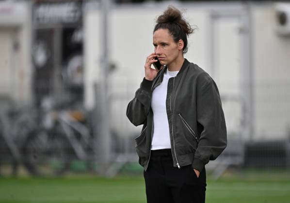 08.07.2026, xjhx, Fussball Google Pixel Frauen-Bundesliga, Eintracht Frankfurt - Training v.l. Sportdirektorin Babett Peter (Eintracht Frankfurt) Frankfurt am Main *** July 8, 2026, xjhx, Soccer, Google Pixel, Women s Bundesliga, Eintracht Frankfurt Training with Sports Director Babett Peter, Eintracht Frankfurt, Frankfurt am Main