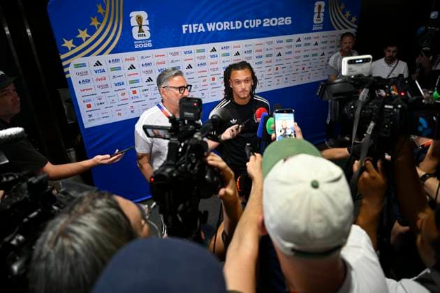 Belgian national football team - FIFA World Cup, WM, Weltmeisterschaft, Fussball 2026 - media activities 08 07 2026 LOS ANGELES, UNITED STATES OF AMERICA - JULY 08 : Moreira Da Silva Diego defender of Belgium and Courtois Thibaut goalkeeper of Belgium talking to the press during a press conference, PK, Pressekonferenz of the Belgian national football team during the FIFA World Cup 2026 on July 8, 2026 in Los Angeles, United States of America, 08 07 2026 Los Angeles United States of America  Copyright: xNicoxVereeckenx